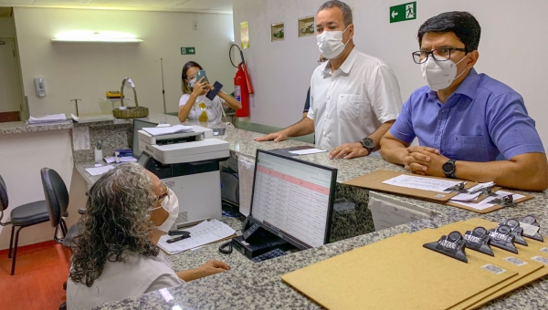 Comissão parlamentar liderada por Jenilson Leite realiza visita surpresa no Pronto Socorro de Rio Branco